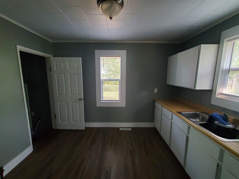 Building Photo - 2642 Riordan St