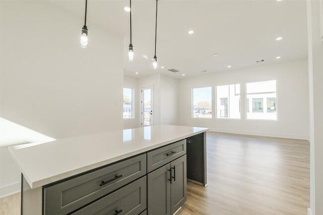 Building Photo - 8315 Brecha Ln