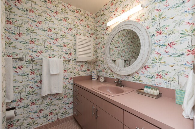 Master bath - 208 C St