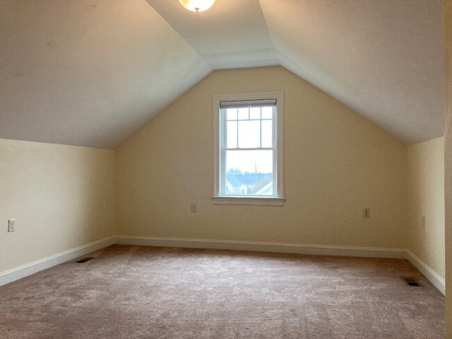 Building Photo - 2539 Greenport Dr