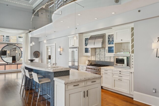 Building Photo - 313 1st St