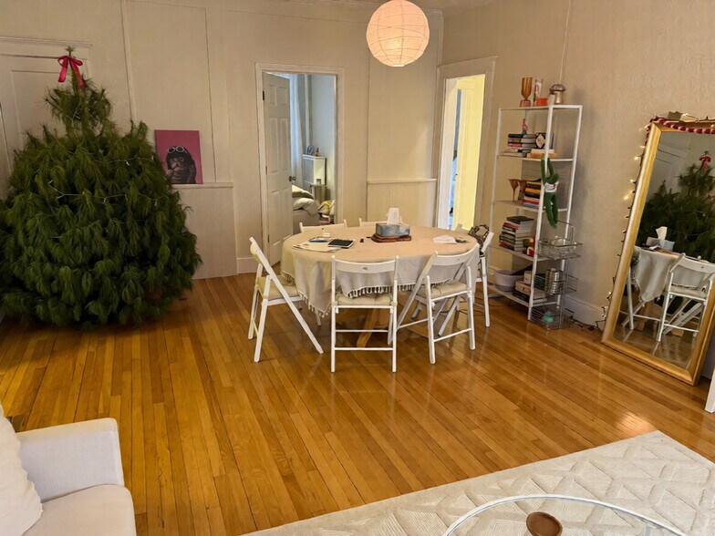 Building Photo - 11 Alton Pl