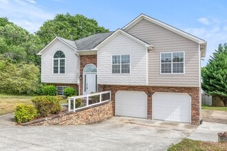 Building Photo - Charming Flowery Branch Home!