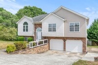 Building Photo - Charming Flowery Branch Home!