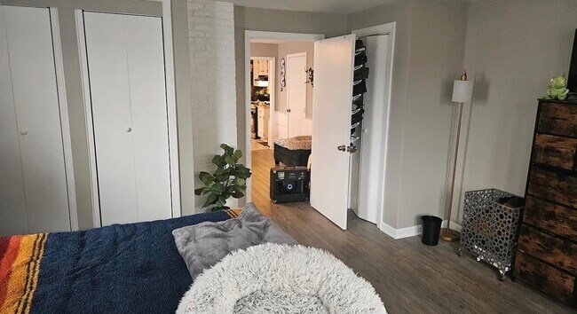 Building Photo - 520 Beech St