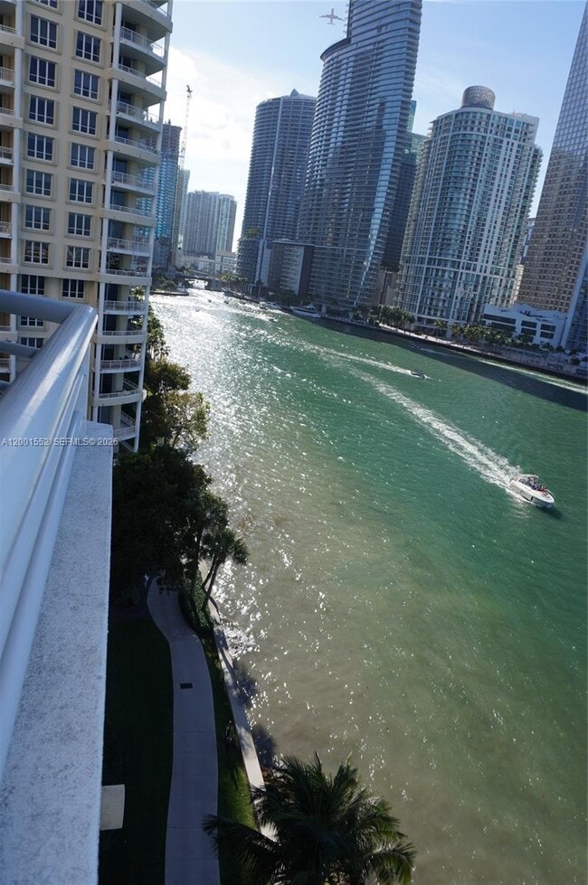 Building Photo - 848 Brickell Key Dr