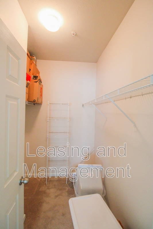 Building Photo - 700 Daniel Ellis Dr