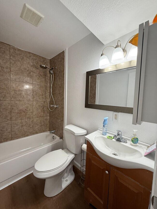 Building Photo - Charming 4-Bedroom Home for Rent in Hesperia, CA!