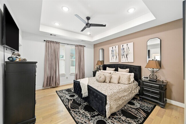 Building Photo - 2502 Tuam St