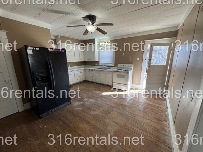 Building Photo - 1611 N Poplar St