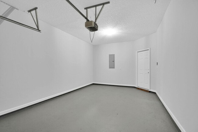 Building Photo - Charming 3 BR Home in Jacksonville, FL