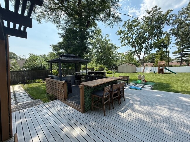 Building Photo - 684 Pfingsten Rd