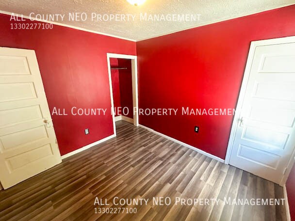 Building Photo - Charming 2-Bed Bungalow in East Akron!