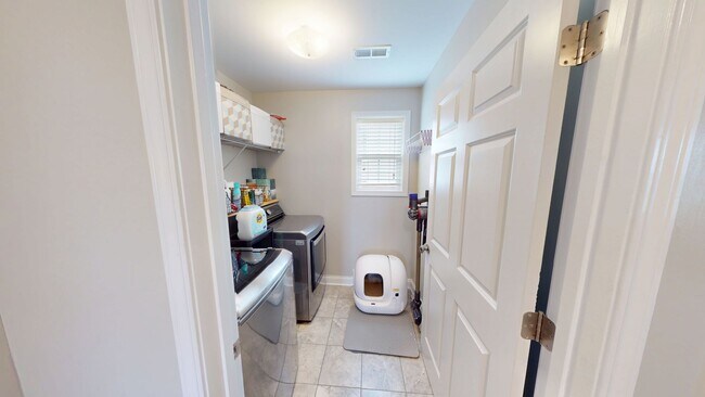 Building Photo - $500 OFF 1st Month's Rent if Leased by 07/...