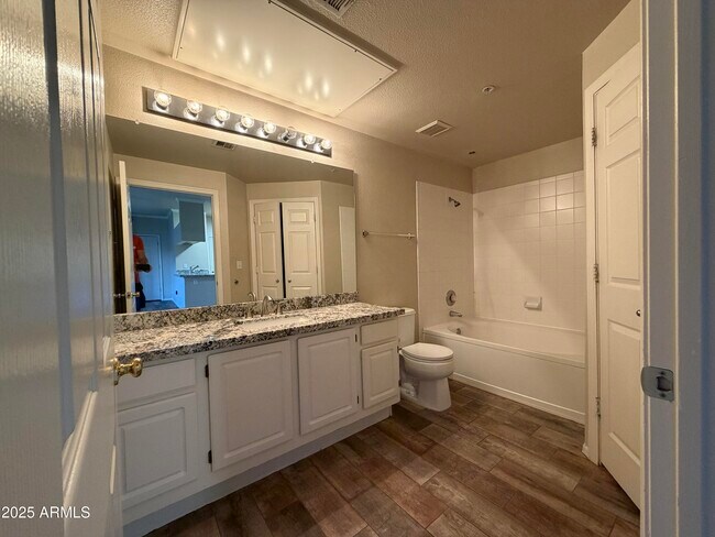 Building Photo - 5401 E Van Buren St