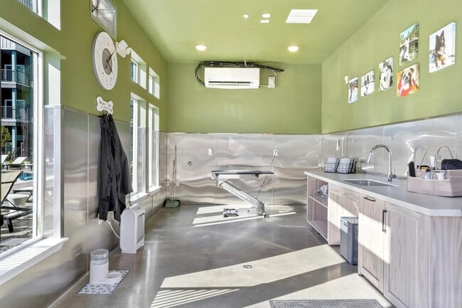 Building Photo - 185 Polaris Pointe