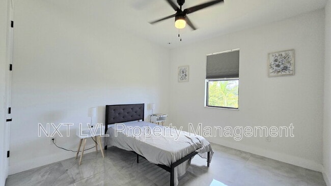 Building Photo - 220 NE 8th Pl