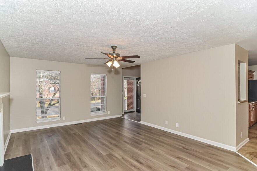 Building Photo - 2813 Louise Russell Dr