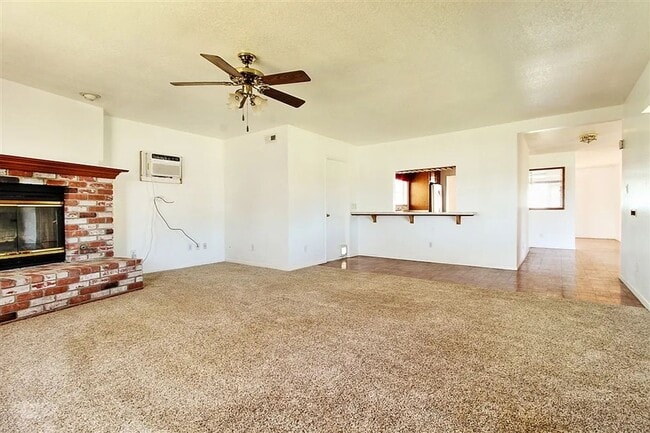 Building Photo - 3BD/2BA HOME AVAILABLE IN NORTH CLAIREMONT ONLY $4,495!