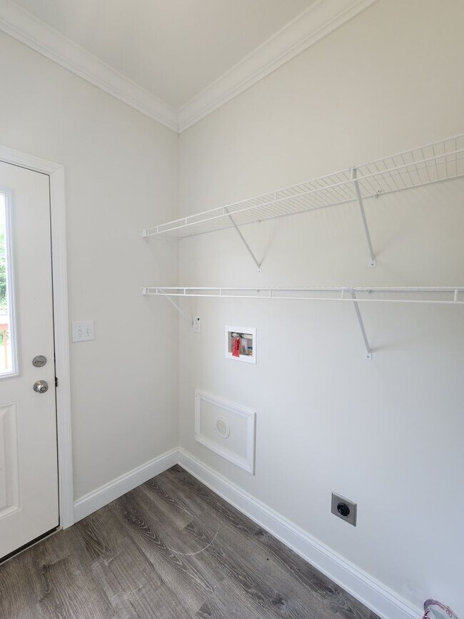 Building Photo - Hendersonville Rental