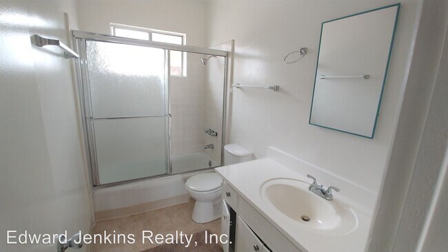 Building Photo - 12717 Cranbrook Ave