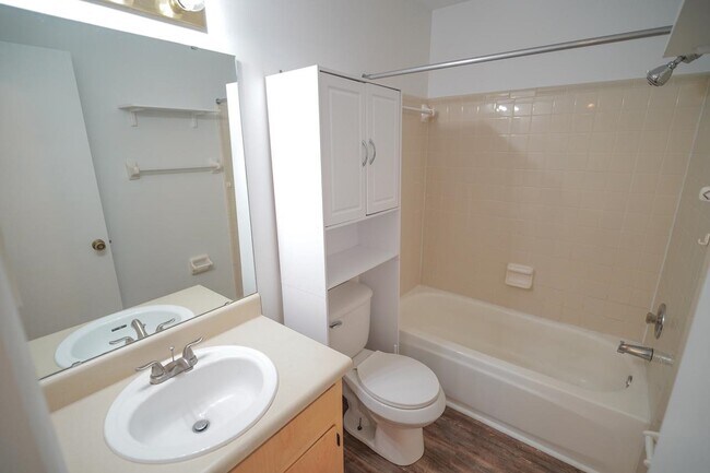Building Photo - 2418 Ian Dr