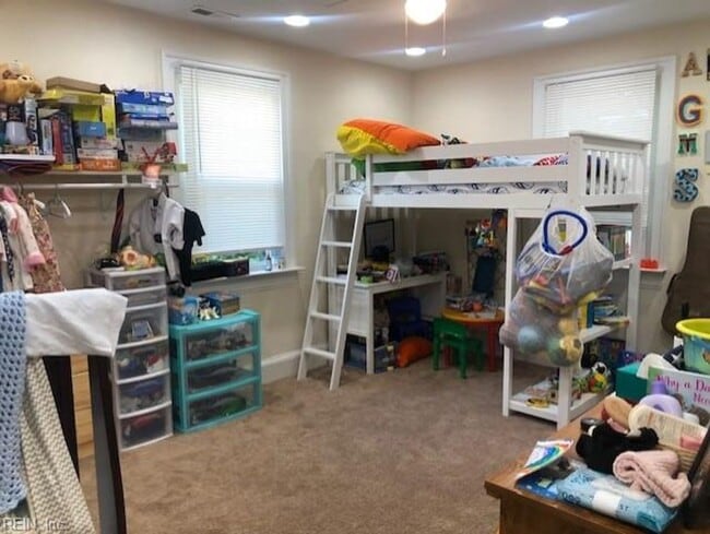 Building Photo - Colonial Heights