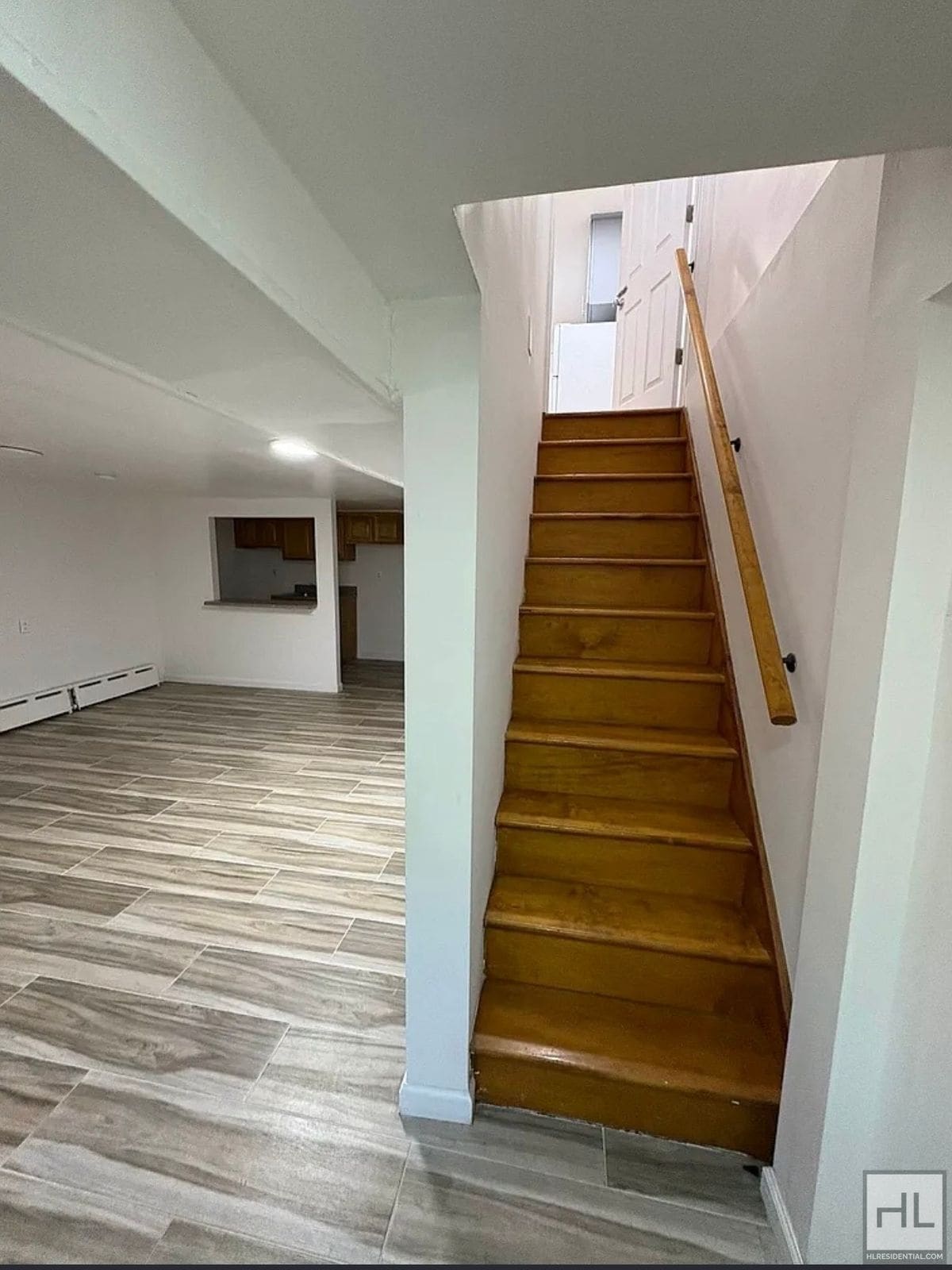 Building Photo - 32 STREET