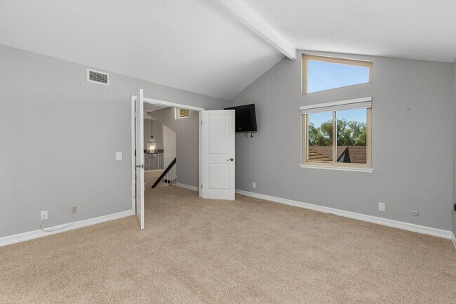 Building Photo - Spacious Home w/ Loft in Village Park!
