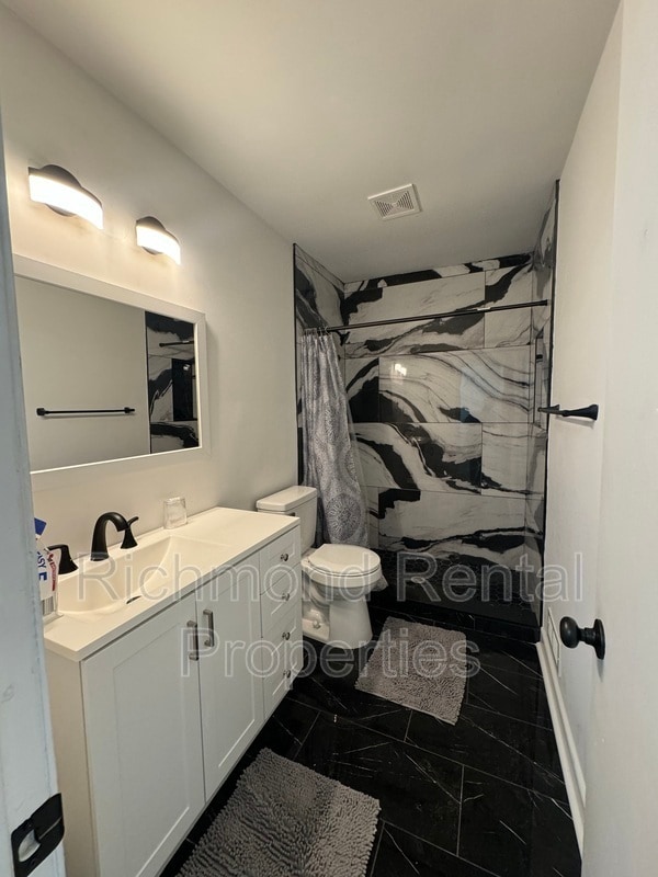 Building Photo - 2241 Kingsbrook Dr