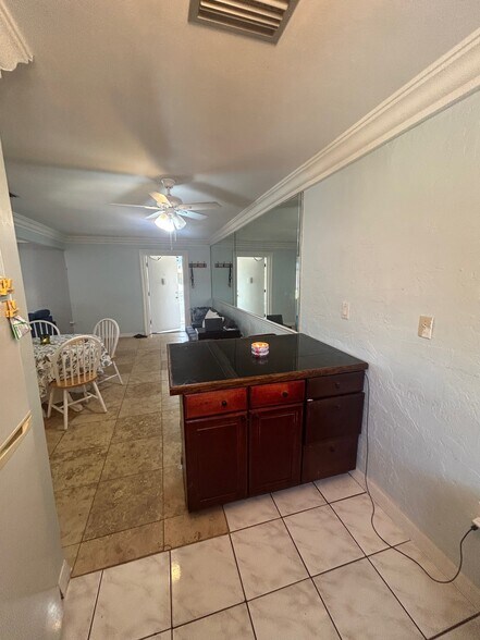 Building Photo - 4923 Vincennes Ct