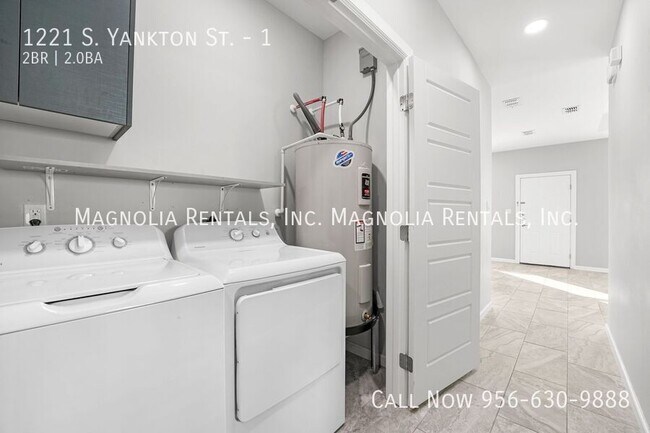 Building Photo - 1221 S Yankton St