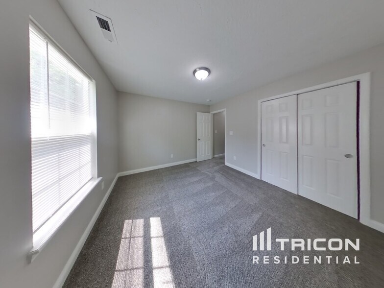Building Photo - 203 Beacon Point Ln