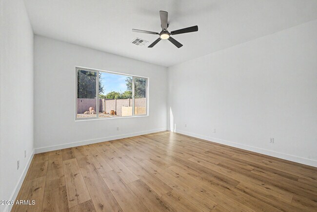 Building Photo - 706 E Las Colinas Pl