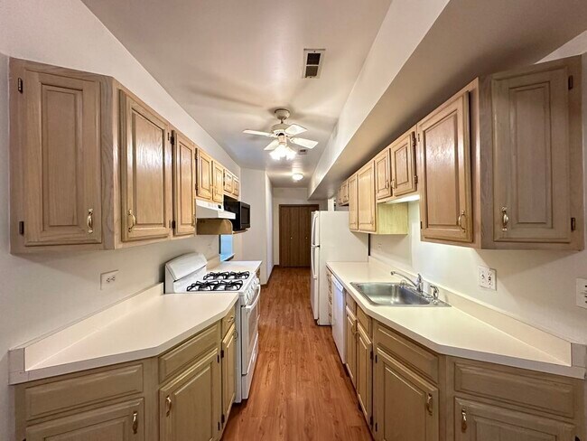 Building Photo - 3832 N Fremont St