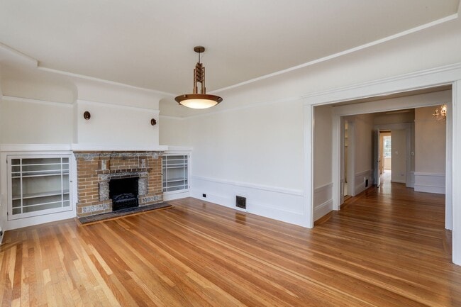 Building Photo - 4 Bed / 2 Bath home in Outer Richmond near...