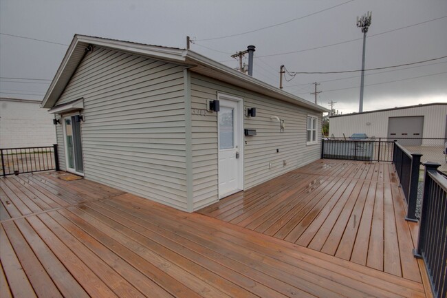 Building Photo - Remodeled 2 bed home