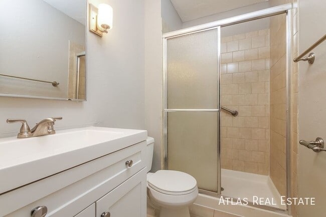 Building Photo - $500 off Move-In Costs and 4 WEEKS FREE RE...