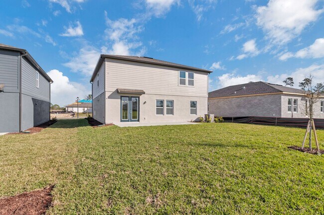 Building Photo - Like-New Ashton Woods Spacious 5BR 4BA, Prime Location Near I-4!