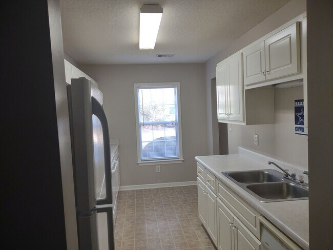 Building Photo - Delightful Two Bedroom Two Full Bath Home!
