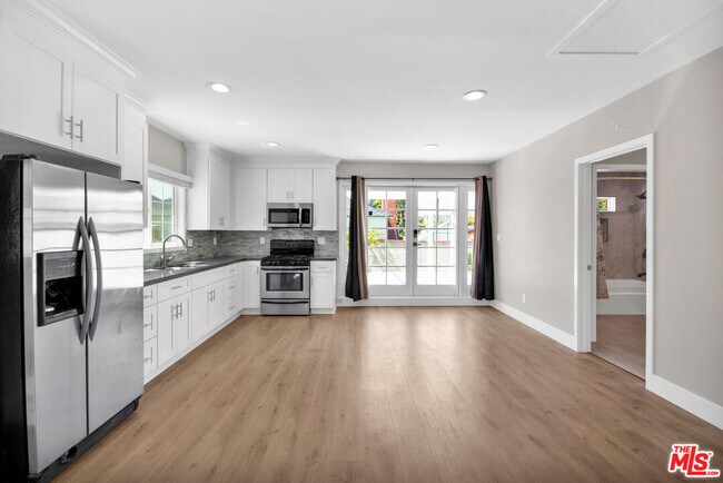 Building Photo - 6343 W 82nd St