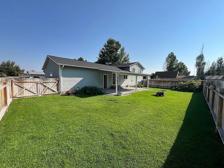 Building Photo - 403 Evans Dr
