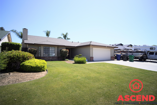 Primary Photo - Cozy Home Located In Oildale!