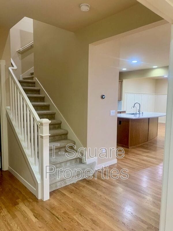 Building Photo - 10218 242nd Ave NE