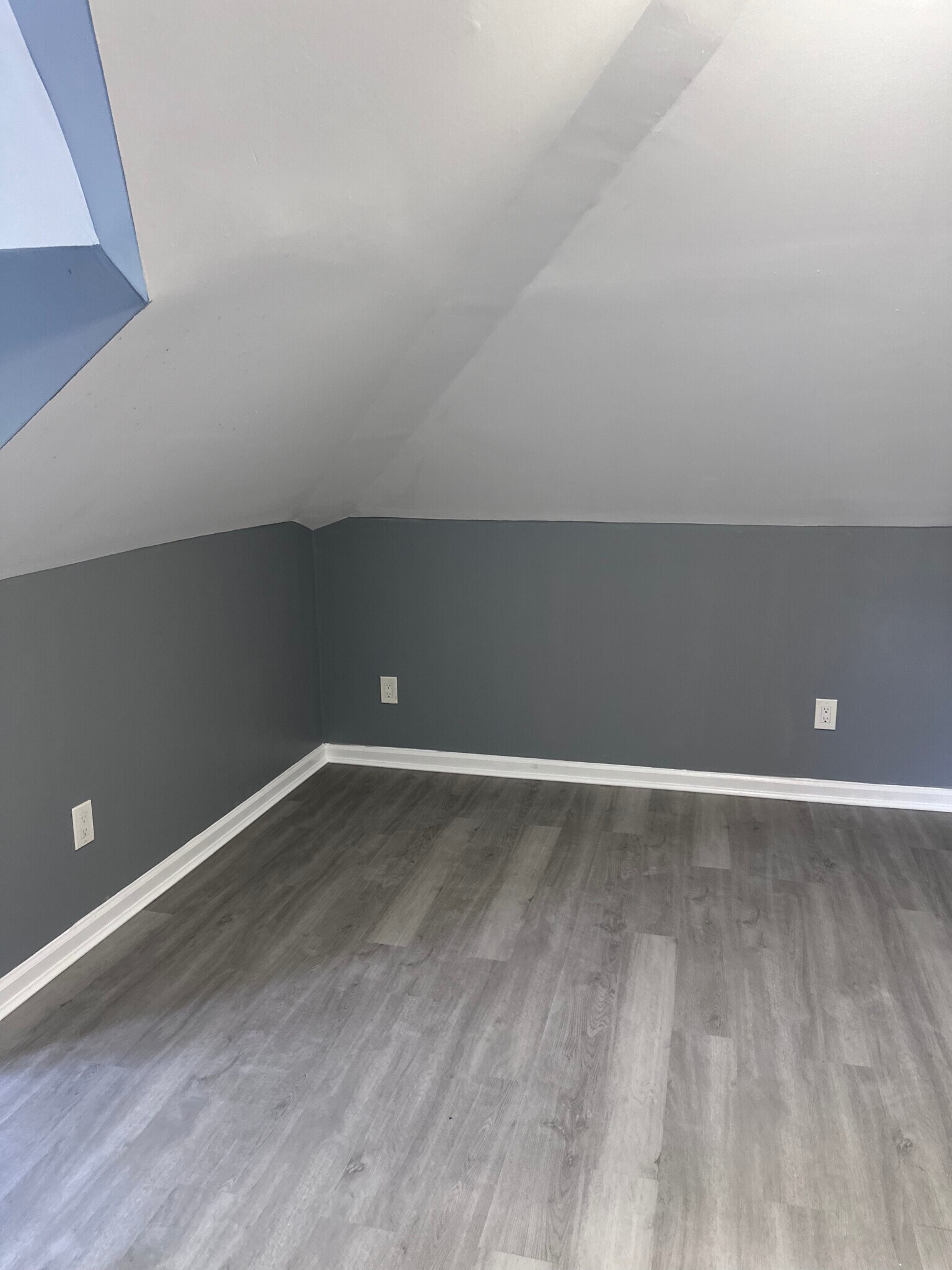 Building Photo - 325 Stebbins Pl