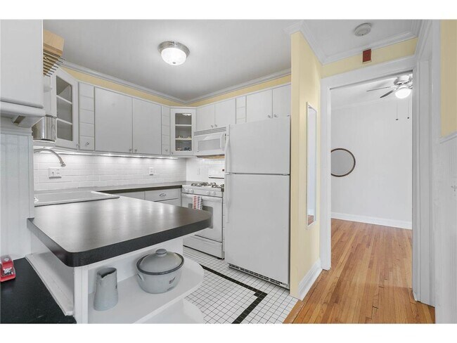 Building Photo - 2739 Girard Ave S