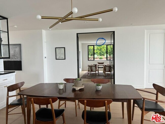 Building Photo - 3616 Shoreheights Dr