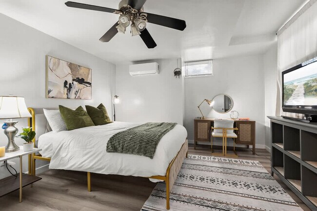 Building Photo - 4989 Randlett Dr