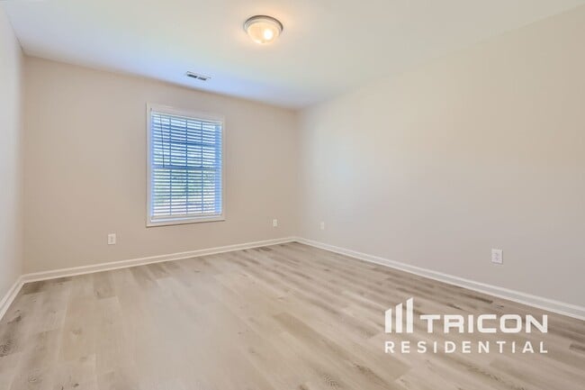 Building Photo - 129 Keswick Manor Dr