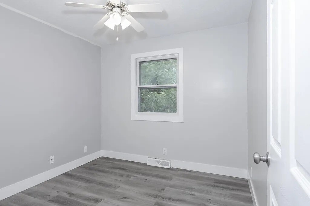 Building Photo - 707 Chester Dr